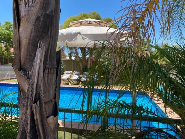 Orana Motor Inn Mildura Bagian luar foto